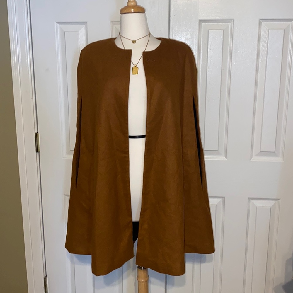 Vince Camuto Cape, GUC Size M/L